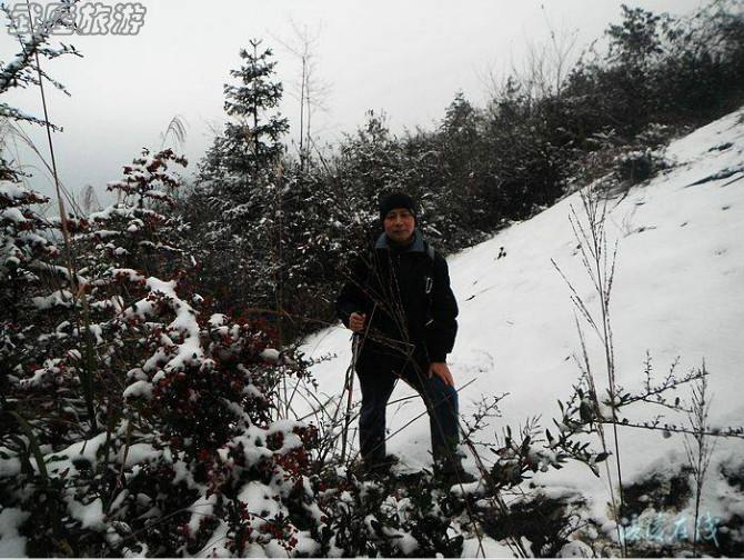 风雪天气徒步探险旅游 从角邦寨抵达羊角