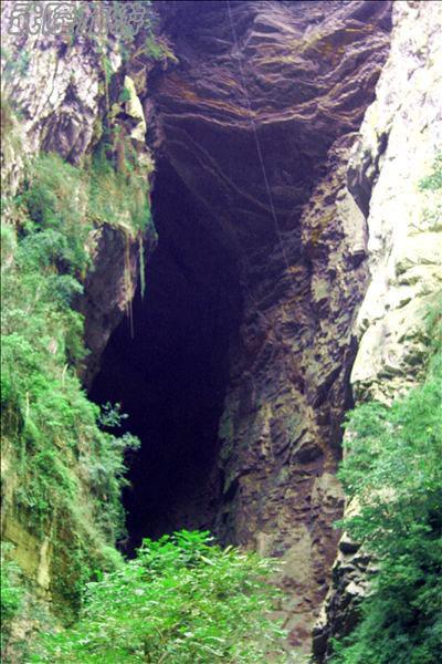 龙水峡地缝景点之大洞口