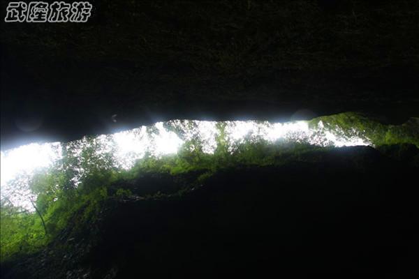 龙水峡地缝景点之“一线天光”