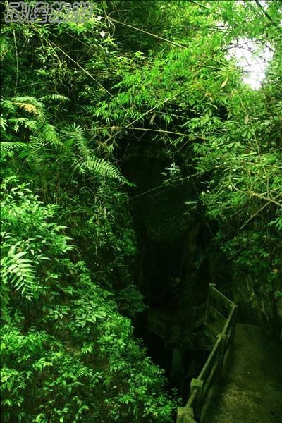 龙水峡地缝景点之“桃源问津”