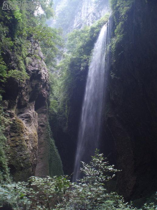 龙水峡地缝