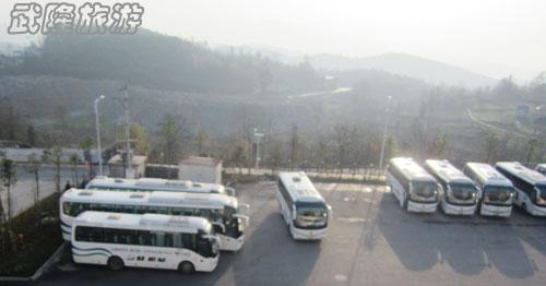 八方游客清明聚武隆 运输中心加班加点乘载游客