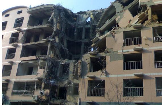 ...爆炸案现场已经清理完毕,又清理出5名遇难者遗体.至此,这起...