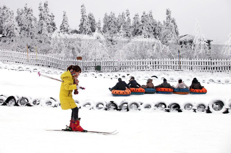 仙女山玩雪图