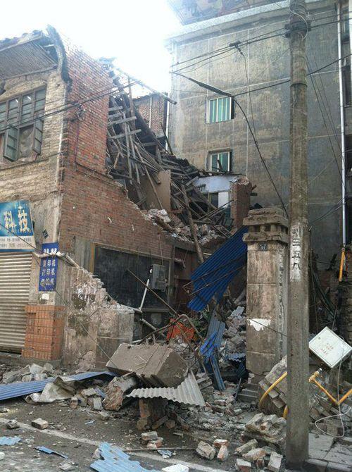 2013四川雅安芦山县地震现场图片