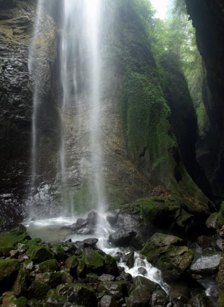 龙水峡地缝