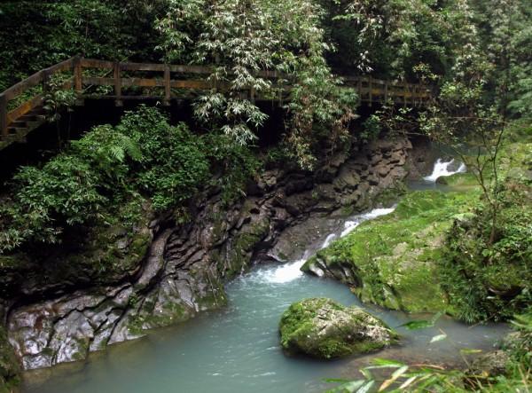 龙水峡地缝