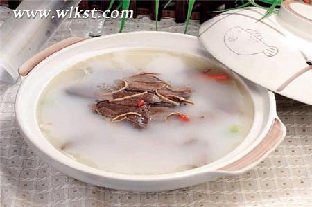 国庆长假如果在武隆遇见你，那么，我们一定还要去吃乌江鱼、羊肉汤锅、碗碗羊肉和烤全羊，吃来武隆旅游都应该吃的特色美食。