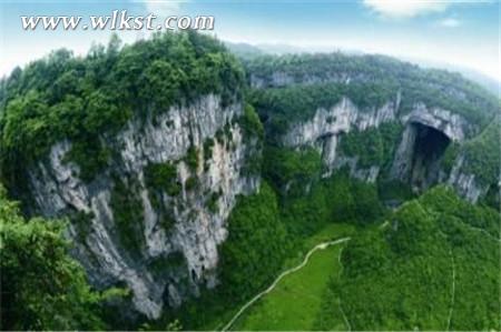 国庆长假如果在武隆遇见你，那么，我们一定要一起去天生三硚，亲临变形金刚的拍摄现场去感受石硚的雄奇。