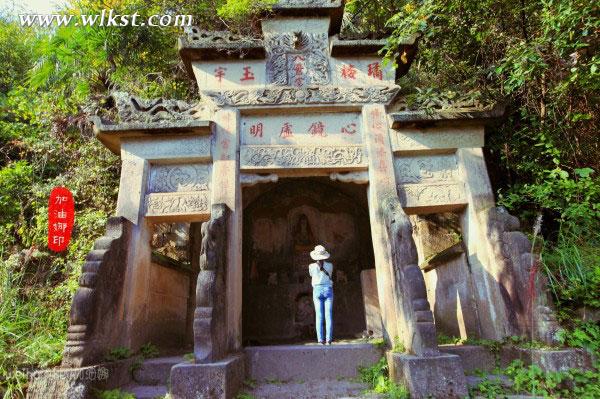 武隆旅游首席探索官下地狱闯石寺寻宝藏——大石箐石林寺