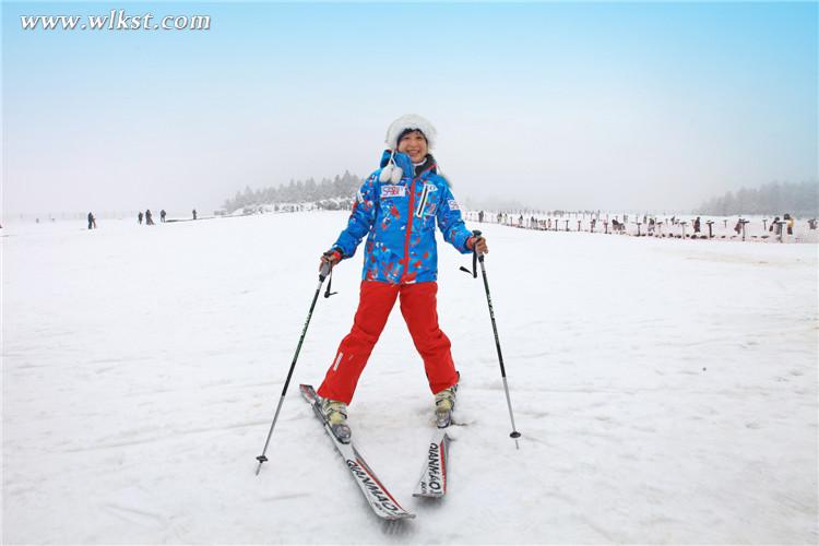 世界滑雪冠军郭丹丹 仙女山上演花样滑雪