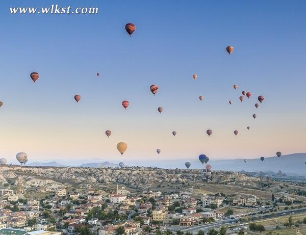 土耳其热气球触电线燃烧