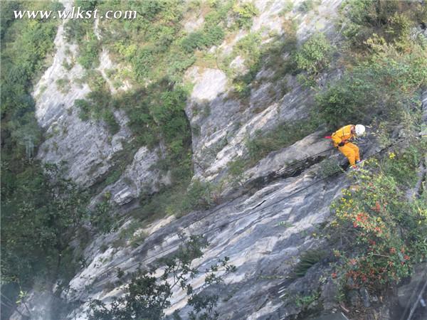 《满城尽带黄金甲》黑衣人再现武隆天生三硚