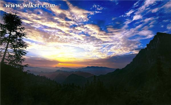 武隆仙女湖的日出之美，不逊于那些名山。(摄影-王俊杰)