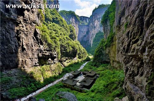 高空飞人国际大赛选址地势险峻的天生三桥