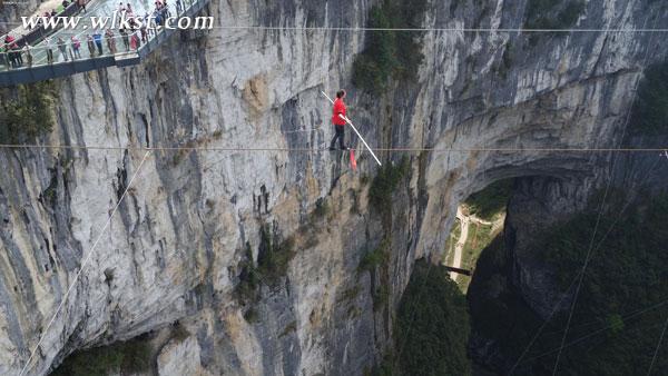 武隆天坑跑钢丝选手赛前训练