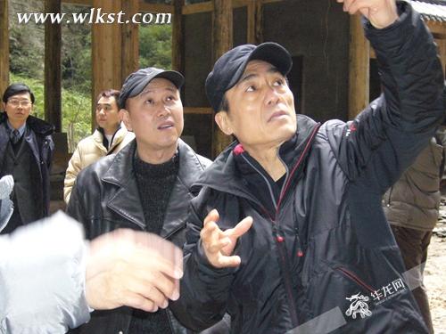 导演张艺谋在天生三桥拍摄 武隆县宣传部供图 华龙网发