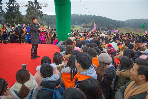 素人福利 李锐元旦现身仙女山为新节目海选