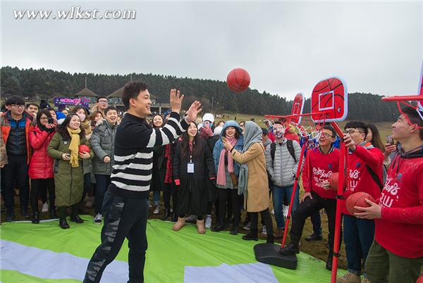 素人福利 李锐元旦现身仙女山为新节目海选