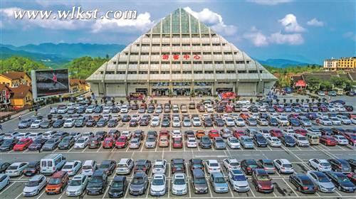 五一看被抖音捧红的重庆武隆:游人如织热闹非