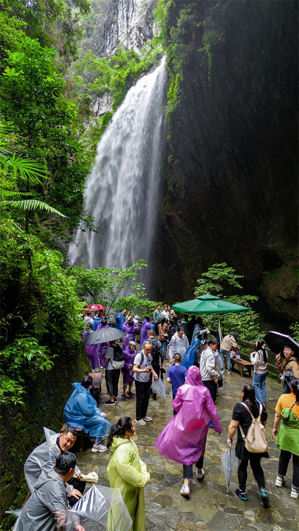 龙水峡地缝“一线天”景观